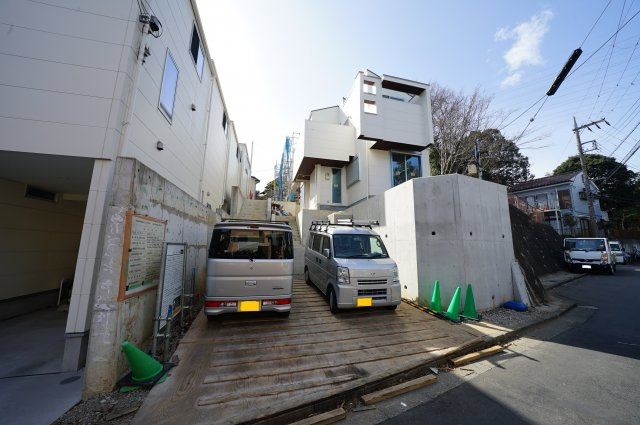 全棟ＬＤＫ２０帖以上の広々４ＬＤＫ♪床暖房、浴室乾燥機、食洗器付♪保土ヶ谷区仏向町　全２棟新築戸建ての外観