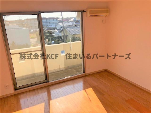 シェ・ソワの居間・リビング|明るい洋室です