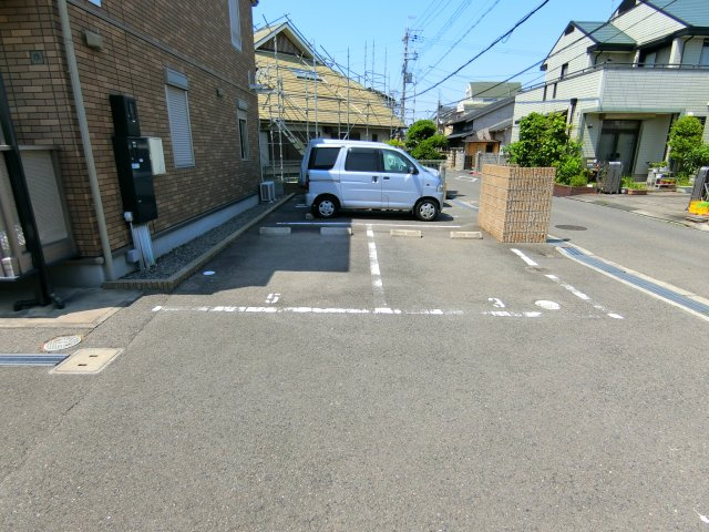 キャトルメゾンの駐車場
