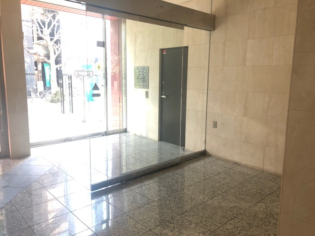 浜町パルクビルのエントランス