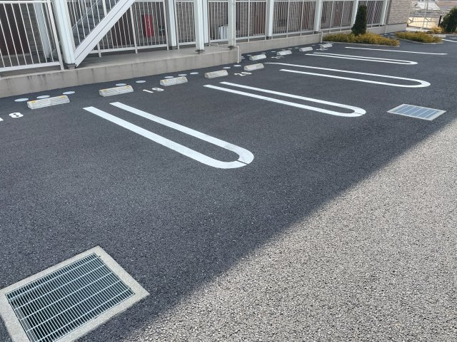 リーヌ並木Ⅱの駐車場