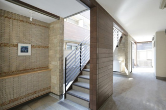 【エントランス】 | 落ち着いたエントランスです