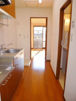【展望】 | 玄関から室内への景観です！キッチンの奥に洋室7.3帖のお部屋があります♪※参考写真※