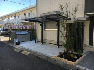 【その他共用部分】 | 屋根付きの駐輪場で雨が降っても大切な自転車が濡れなくてすみますね♪駅まで自転車もおすすめです！