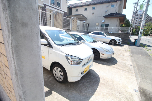 タウンコート中川の駐車場