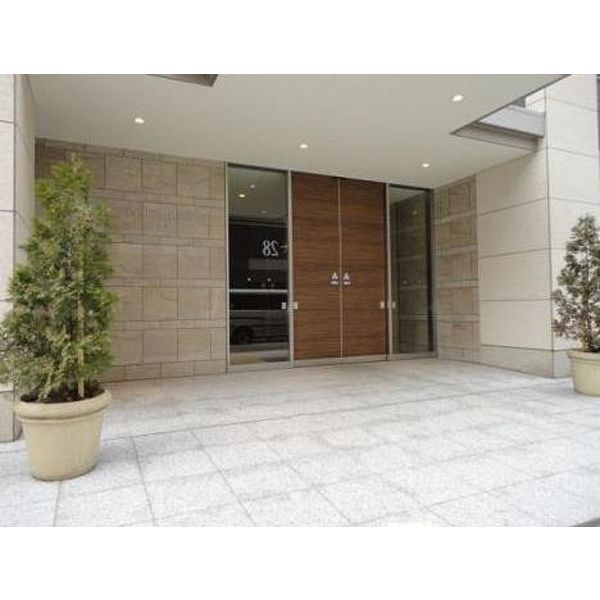 プライムメゾン南2条のエントランス