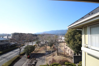 【展望】 | 窓から公園、山々、少し琵琶湖も見えます