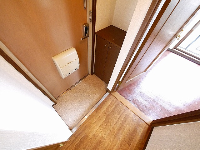 バーベナ光台Cの玄関