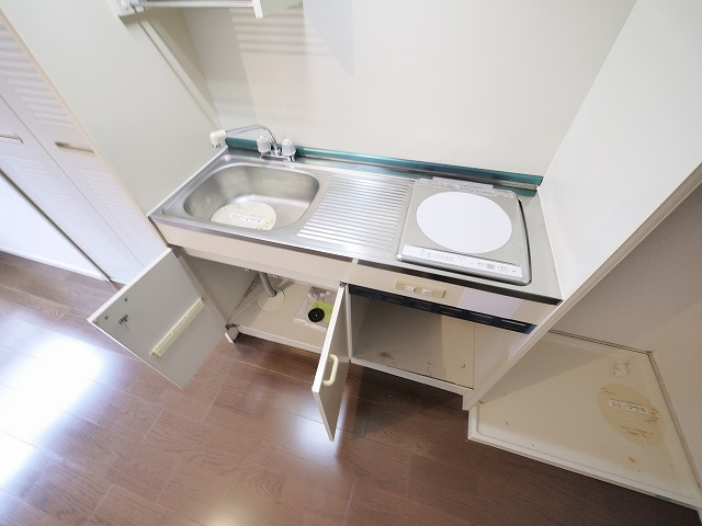 Kハイツのキッチン|収納豊富なキッチンです