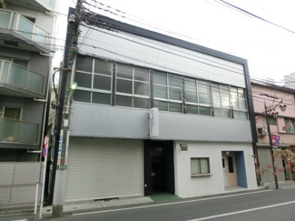 【外観】 | バス通り沿いに立地してます。