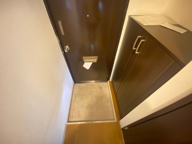 狭山レークハイツ2号館の玄関