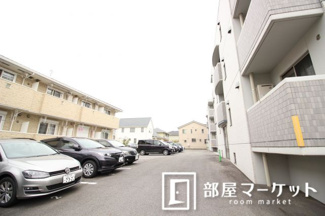 【駐車場】