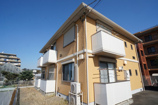 【外観】 | 積水ハウス施工の賃貸住宅シャーメゾン♪ブルーライン「新羽」駅より徒歩圏内！ドラックストアやコンビニが近くて便利な住環境です☆