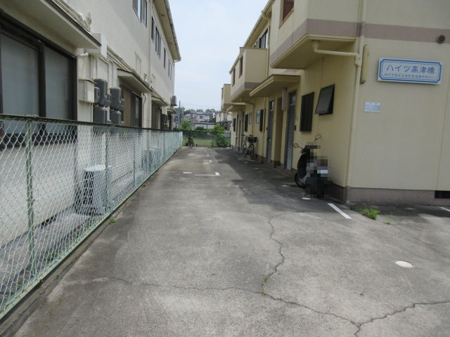 ハイツ高津橋の駐車場