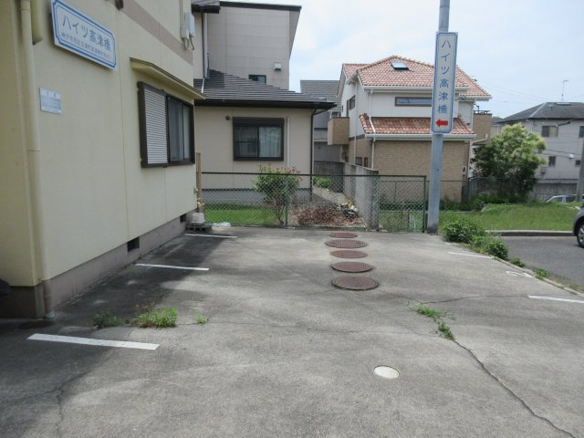 ハイツ高津橋の駐車場