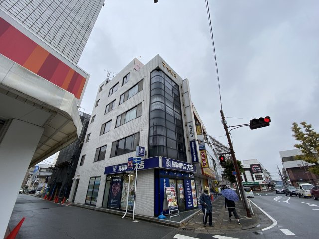 マセビルの外観