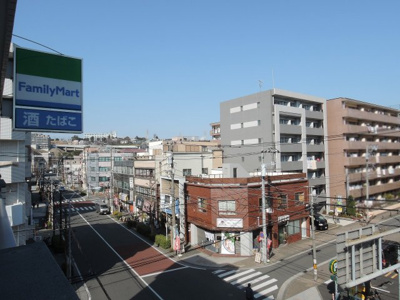 【展望】 | グレイス蒔田第二 | ４階部分からの眺望です。
前面に遮る建物がなく開放感がございます。