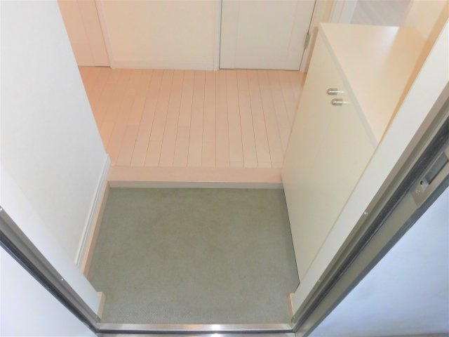 岡田826の玄関
