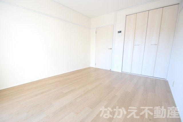 【寝室】 | 広くて明るい寝室