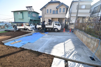 【駐車場】 | 東大和狭山　新築戸建 | 車好きのパパにはうれしい広さのヵースペース、休日には自慢の愛車を思う存分メンテナンス。