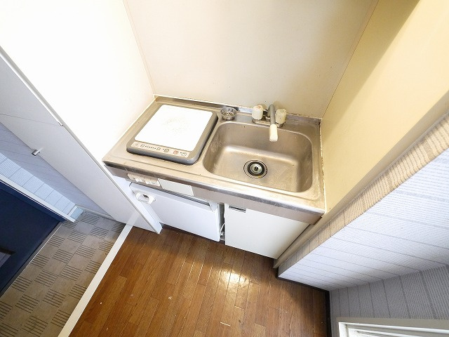 シティパレス新大宮P-5のキッチン|コンパクトなキッチンで掃除もラクラク