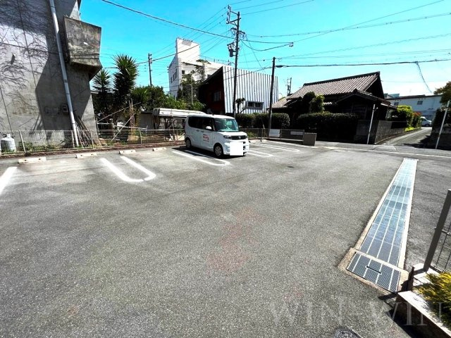 ビジョン・エムの駐車場