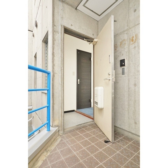 コートハウスツジの玄関