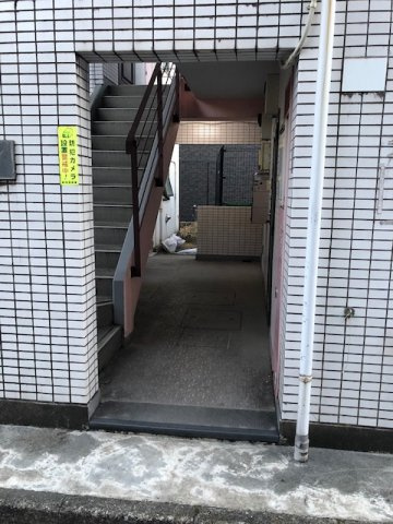 三和マンション１号館のエントランス