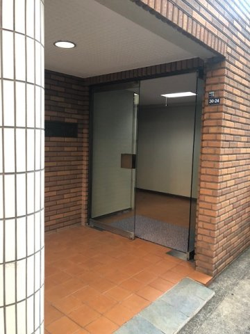 モンシャトー北新宿のエントランス