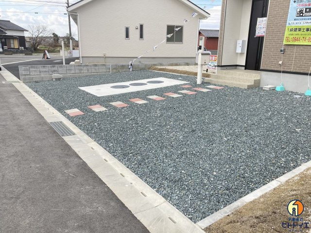 瀬高町2号棟の駐車場|車をお持ちの方に嬉しい駐車場付きの物件です