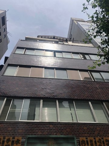 岡田ビルの外観