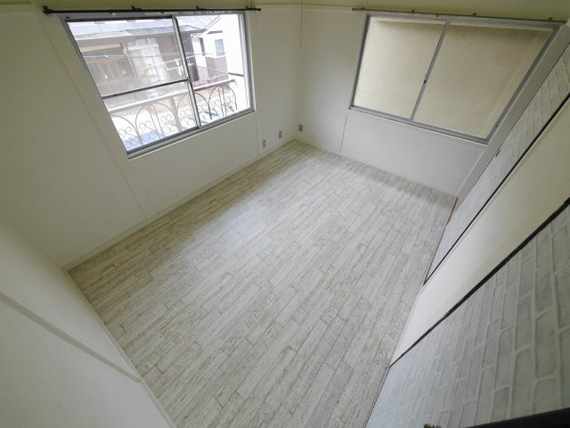 鈴蘭台北町5丁目戸建の寝室|天井の色がとーても可愛いですよ！