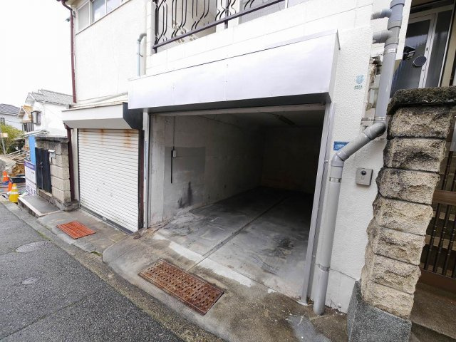 鈴蘭台北町5丁目戸建の駐車場|奥行きもある駐車場♪