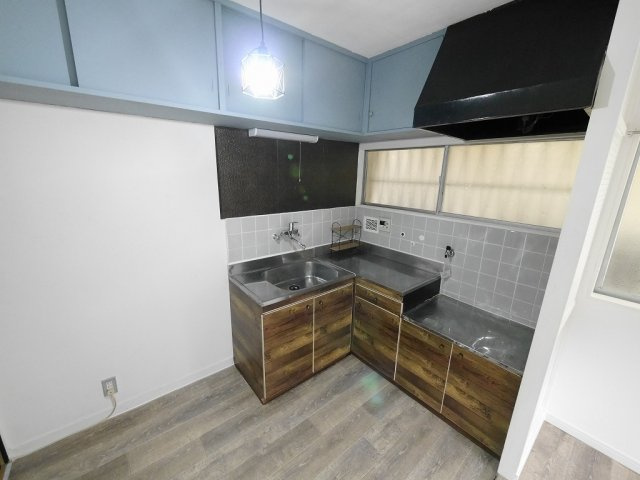 鈴蘭台北町5丁目戸建のキッチン|収納たっぷりございます♪