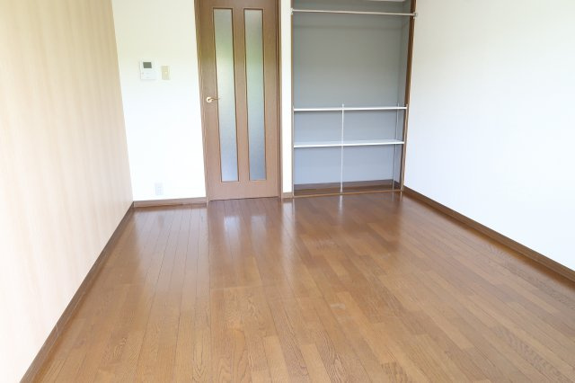 フリーディオ木屋元町の洋室|バルコニーから見た洋室