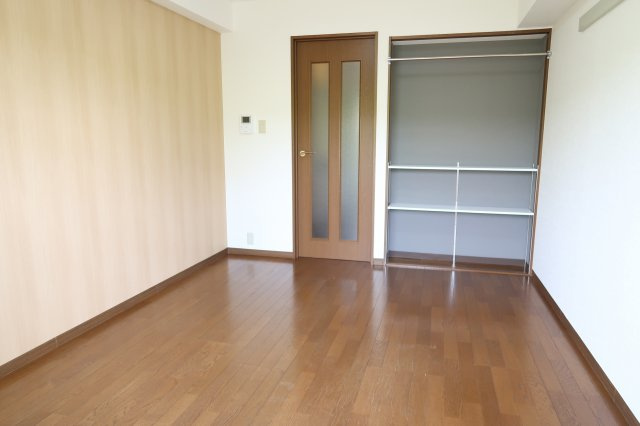 フリーディオ木屋元町の洋室|陽当たりの良い洋室