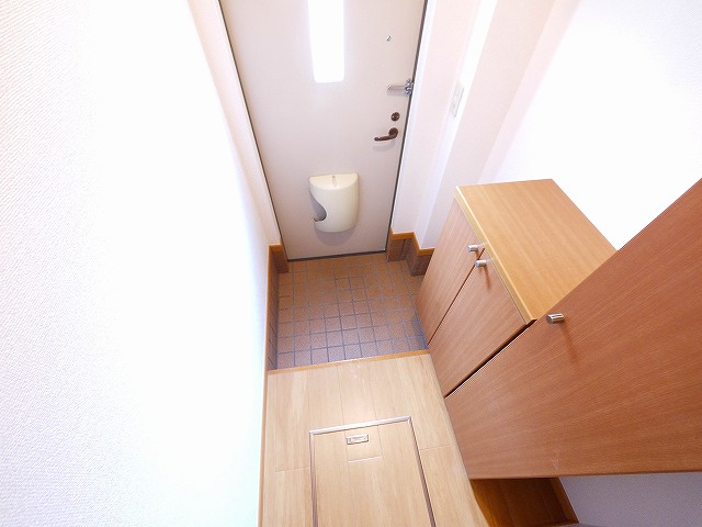 コンフォール南Bの玄関|シンプルで使いやすい玄関です