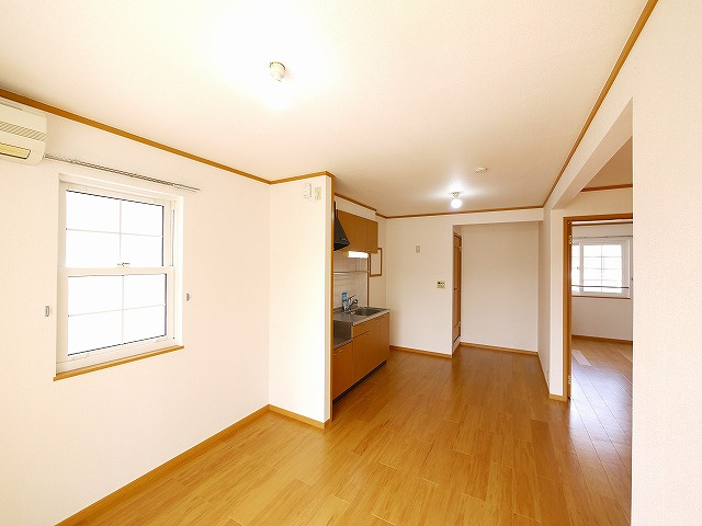 コンフォール南Bの居間・リビング|使いやすい居間です