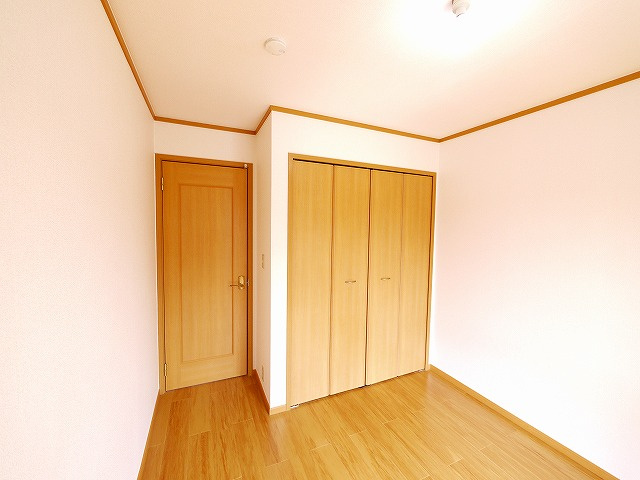 コンフォール南Bの洋室|落ち着いた色調の洋室です