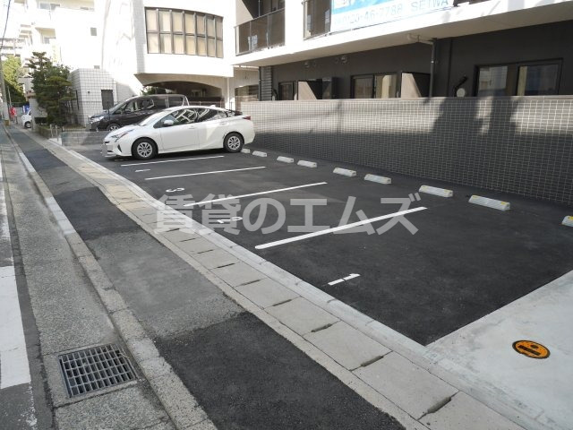 【駐車場】 | ヴァロアール博多 | ヴァロアール博多の駐車場