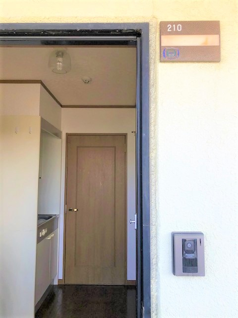 ベルメゾン一須賀Ⅰ号館の玄関