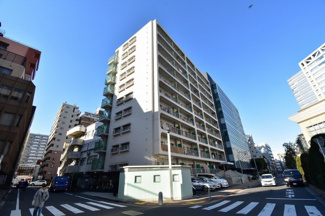【外観】 | 総戸数４８戸、昭和４８年６月築、管理人は日勤勤務につき管理体制良好です♪