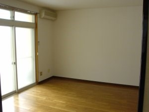 【居間・リビング】 | サンリット | フローリング８帖 エアコン付