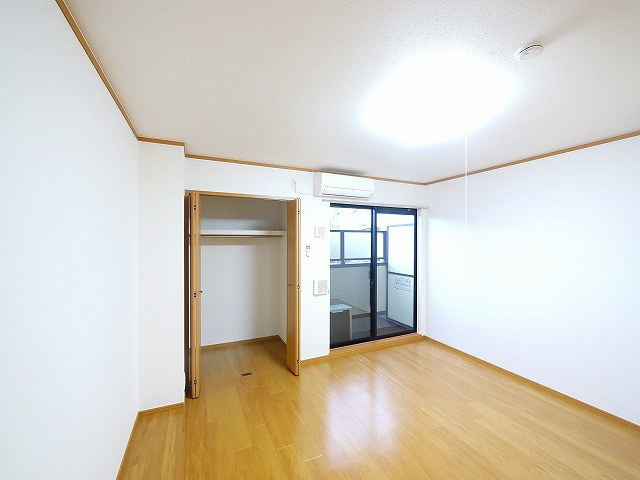 パレット法蓮の洋室|明るい洋室です