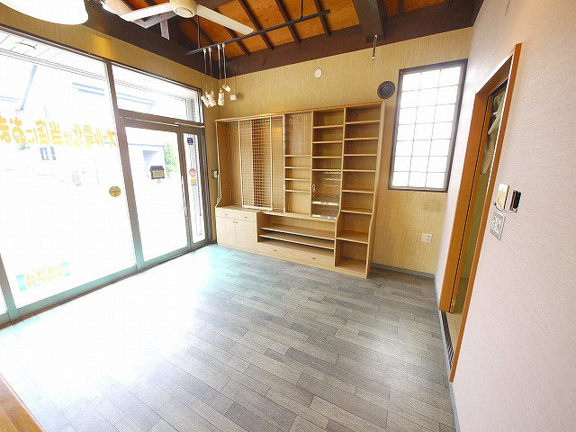 今小路町店舗の内装