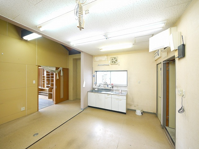 今小路町店舗の内装