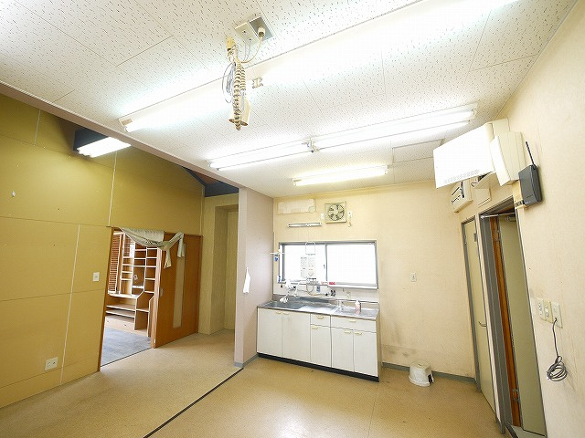 今小路町店舗の内装