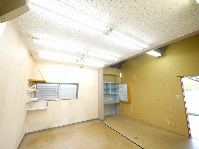 今小路町店舗の内装
