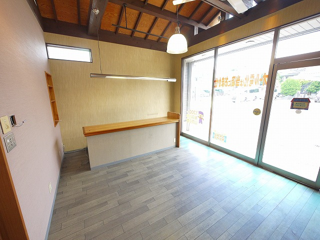 今小路町店舗の内装|カウンターなど内装ありです。