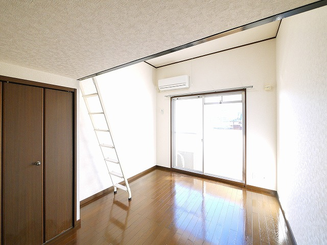 シティパレス生駒谷田町Ｐ７の洋室|落ち着いた色調の洋室です